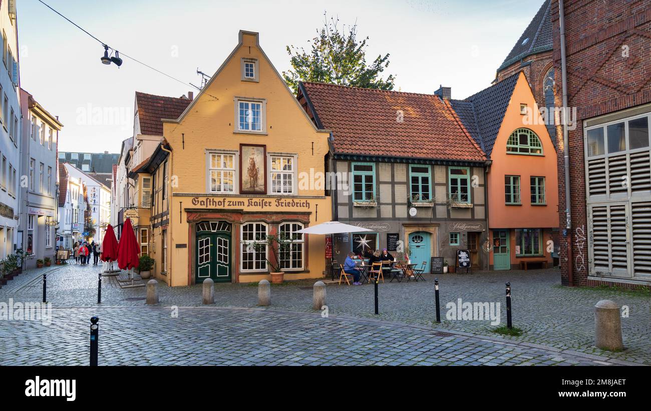 Bremen, Deutschland - 13. Novemeber 2022: Stadtbild des historischen Viertels Schnoor in Bremen Freie Hansestadt Bremen in Deutschland Stockfoto