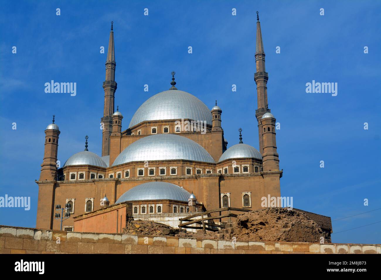 Die große Moschee von Muhammad Ali Pasha oder die Alabastermoschee in der Zitadelle von Kairo, das Hauptmaterial ist Kalkstein, der wahrscheinlich von den Großen Pyramiden stammt Stockfoto