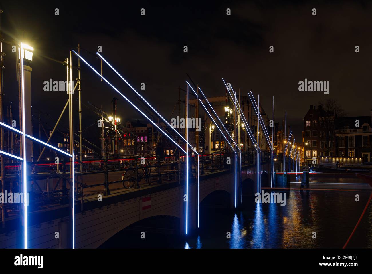 AMSTERDAM, NIEDERLANDE - 26. DEZEMBER 2022: Lichtkunst auf dem Amsterdamer Lichtfestival. Es ist ein Winterlichtfestival für alle. Seit mehr als 50 Tagen Stockfoto
