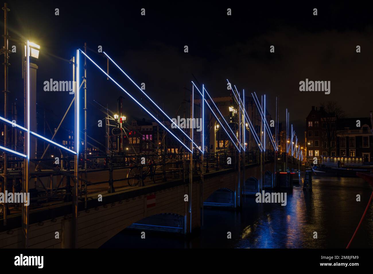 AMSTERDAM, NIEDERLANDE - 26. DEZEMBER 2022: Lichtkunst auf dem Amsterdamer Lichtfestival. Es ist ein Winterlichtfestival für alle. Seit mehr als 50 Tagen Stockfoto