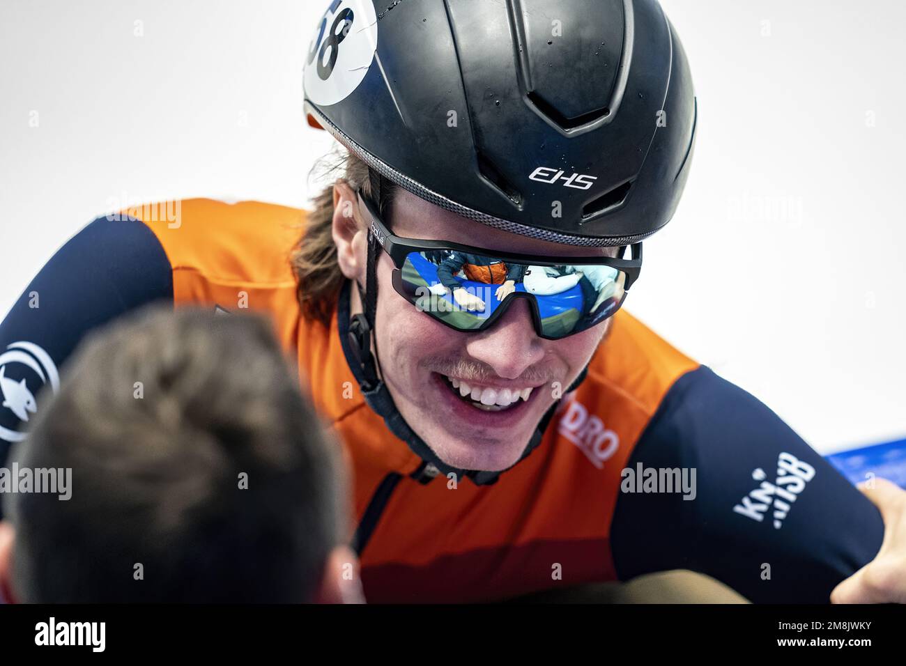 DANZIG - Jens van 't Wout gewinnt die 1500 Meter am 2. Tag der European Short Track Speed Skating Championships. Friso Emons ist Dritter. ANP RONALD HOOGENDOORN niederlande Out - belgien Out Credit: ANP/Alamy Live News Stockfoto