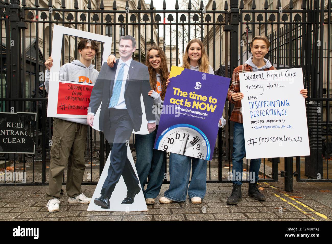 London, Großbritannien. 14. Januar 2023 Aktivisten von Bite-Back-Protest in Westminster fordern kostenlose Schulmahlzeiten für alle Kinder, die in Armut leben. Kredit: Andrea Domeniconi/Alamy Live News Stockfoto