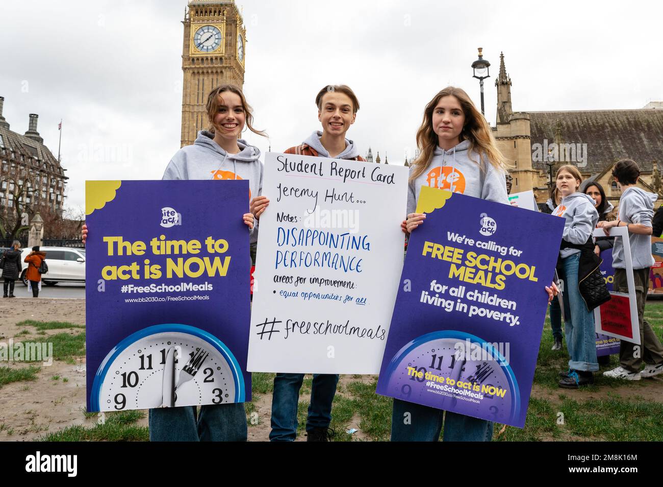 London, Großbritannien. 14. Januar 2023 Aktivisten von Bite-Back-Protest in Westminster fordern kostenlose Schulmahlzeiten für alle Kinder, die in Armut leben. Kredit: Andrea Domeniconi/Alamy Live News Stockfoto