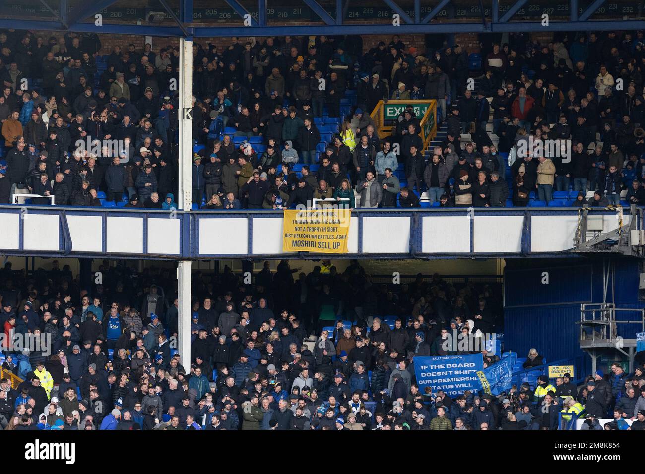 Liverpool, Großbritannien. 14. Januar 2023. Everton-Fans protestieren während des Premier League-Spiels Everton gegen Southampton im Goodison Park, Liverpool, Großbritannien, 14. Januar 2023 (Foto von Phil Bryan/News Images) in Liverpool, Großbritannien, am 1./14. Januar 2023. (Foto: Phil Bryan/News Images/Sipa USA) Guthaben: SIPA USA/Alamy Live News Stockfoto