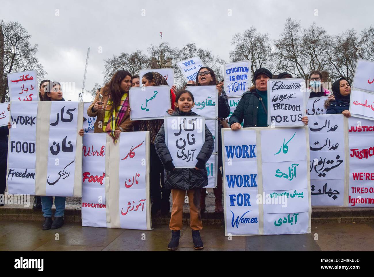 London, Großbritannien. 14. Januar 2023 Demonstranten versammelten sich auf dem Parliament Square, um die Rechte der Frauen in Afghanistan zu unterstützen und gegen die Taliban-Regierung zu protestieren. Kredit: Vuk Valcic/Alamy Live News Stockfoto