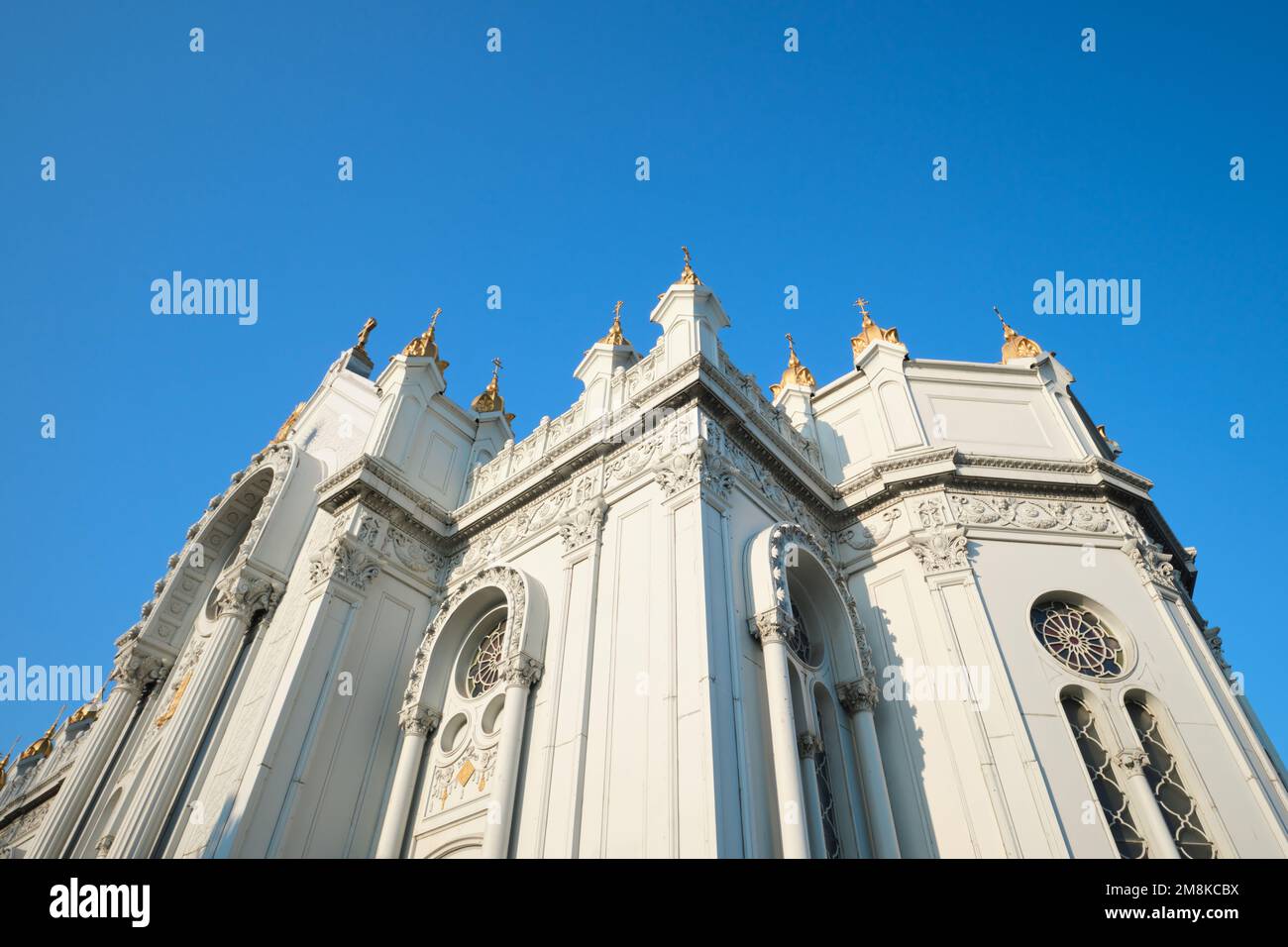 Istanbul, Türkei - Januar 2023: Bulgarischer St. Stephanskirche (Sveti Stefan Kilisesi), auch bekannt als Bulgarisch-orthodoxe Eisenkirche Stockfoto