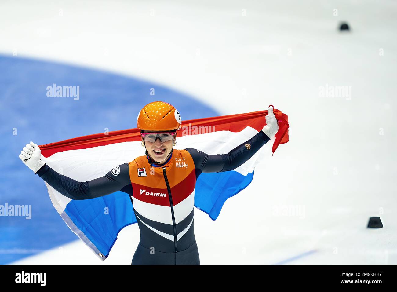 DANZIG - Suzanne Schulting gewinnt auch Gold in den 500 Metern am 2. Tag der europäischen Schnellskating-Meisterschaft. ANP RONALD HOOGENDOORN Stockfoto