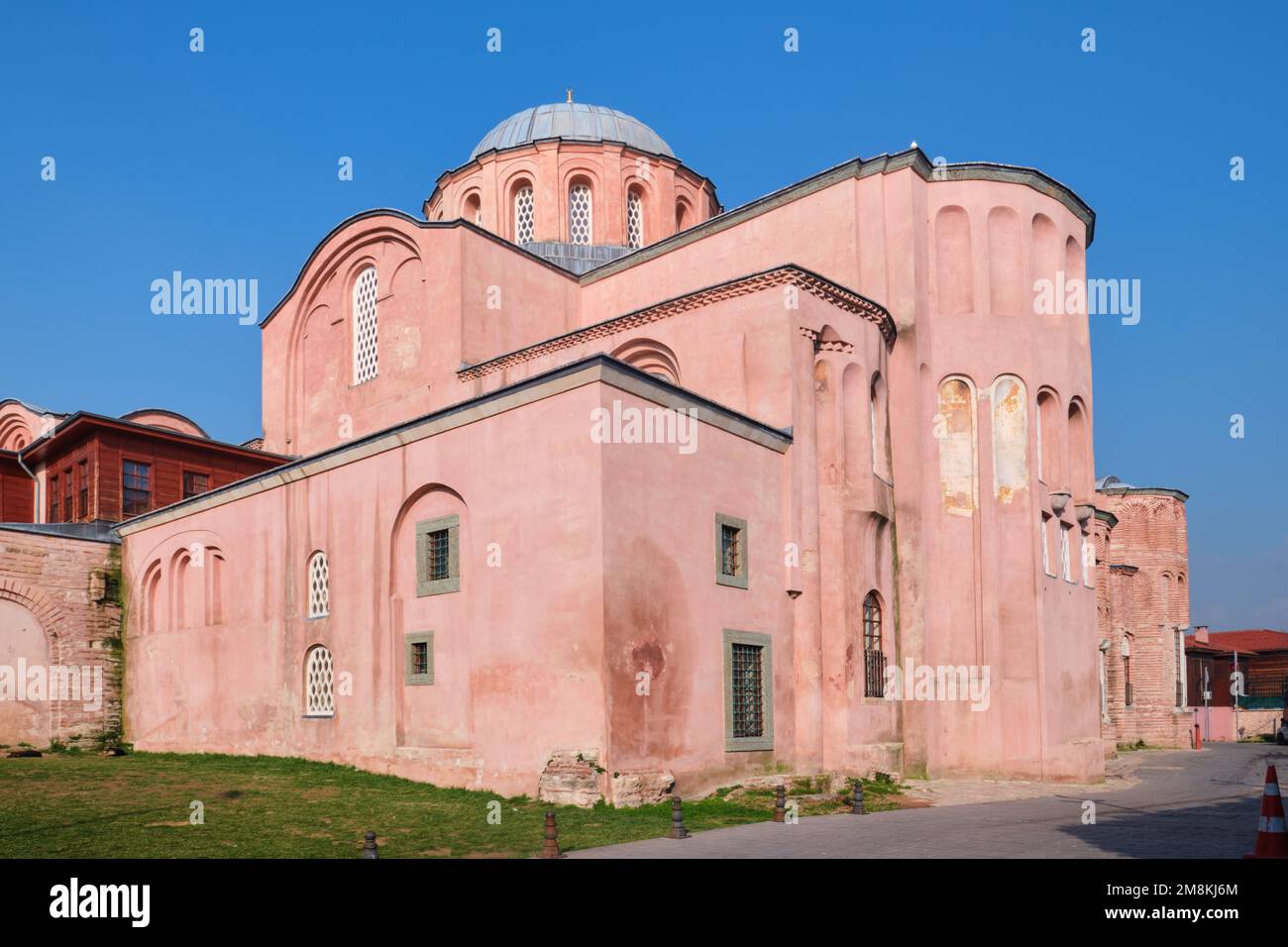 Istanbul, Türkei - Januar 2023: Zeyrek-Moschee oder Kloster des Pantokrators, Pantokrator umgewandelt von der byzantinischen Kirche in die Moschee Stockfoto