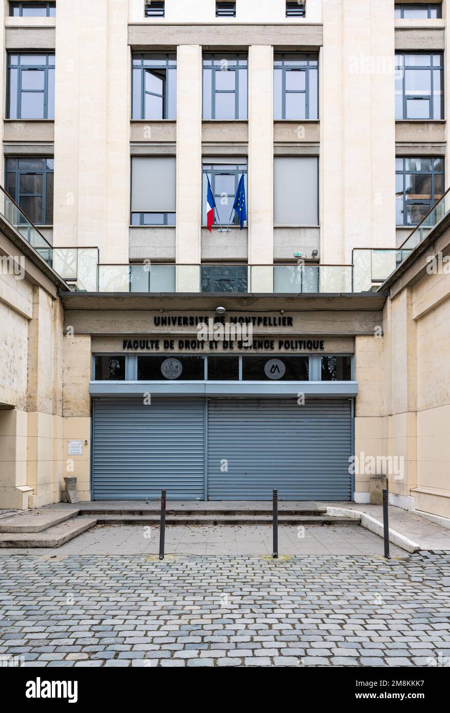 Montpellier, Occitanie, Frankreich, 12 28 2022 - Fassade des Universitätsgebäudes, Fakultät für Recht und Politikwissenschaften Stockfoto