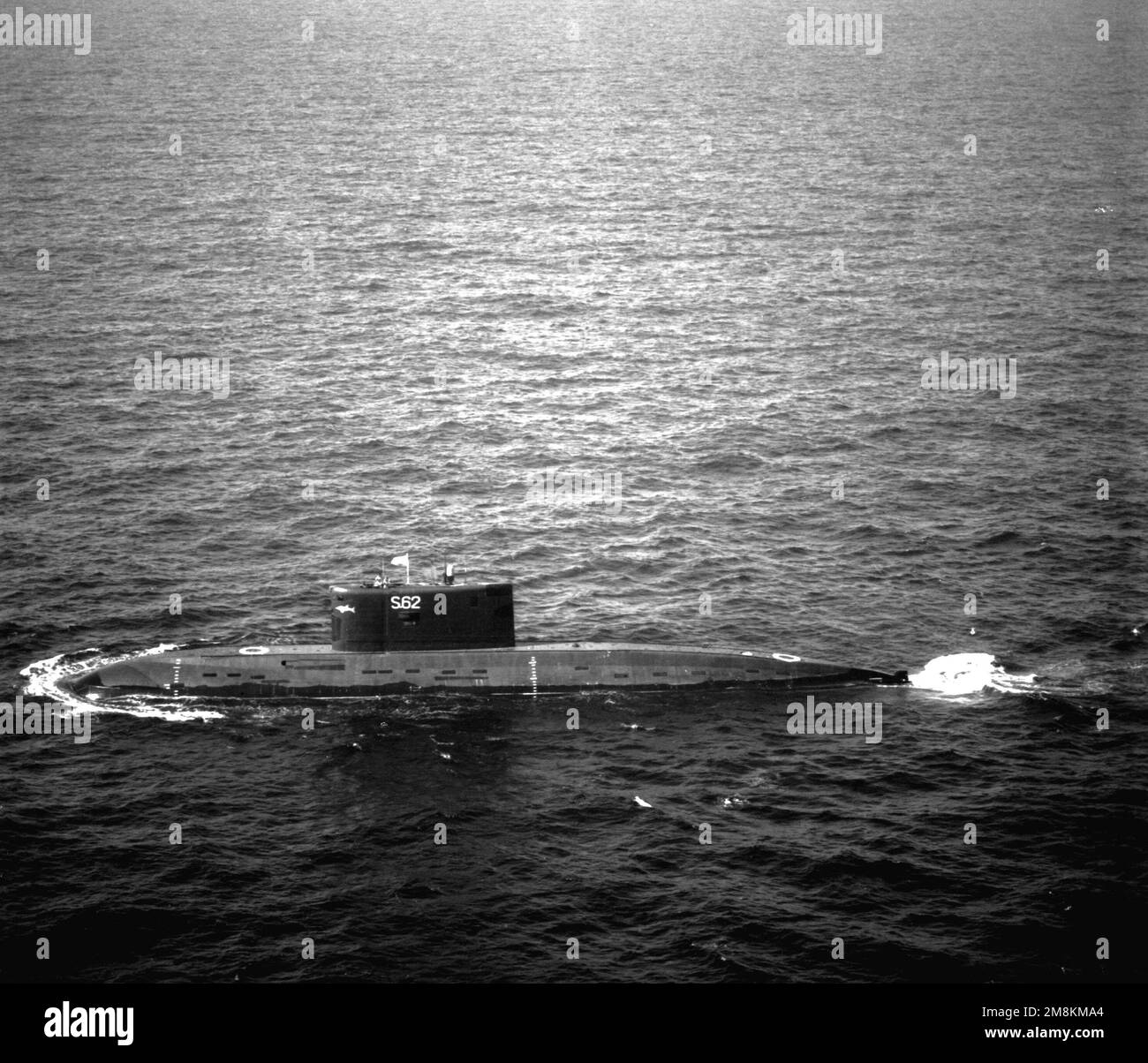 Seitlicher Blick vom Lufthafen auf das dieselbetriebene U-Boot Sindhuvijay (S-62) der Indischen Navy Kilo-Klasse. Land: Unbekannt Stockfoto