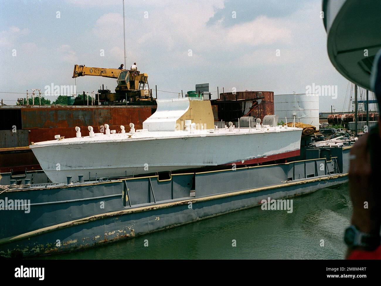 Ein Blick auf ein scheußliches, schnelles Patrouillentorpedo-Boot (PTF) aus der Vietnamzeit auf einem Boot im kleinen Hafen. Die PTF befindet sich nun in Privatbesitz. Basis: Newport News Bundesstaat: Virginia (VA) Land: Vereinigte Staaten von Amerika (USA) Stockfoto