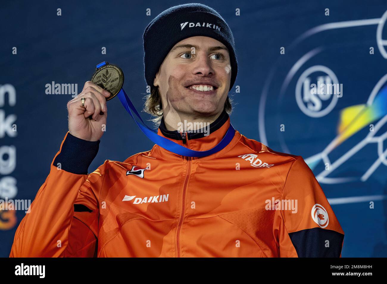 DANZIG - Jens van 't Wout holt sich Gold in den 1500 Metern am 2. Tag der europäischen Schnellskating-Meisterschaft. ANP RONALD HOOGENDOORN Stockfoto