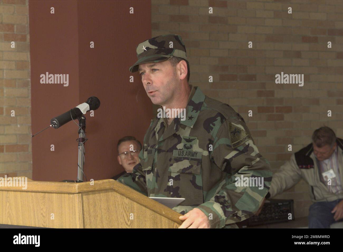 Brigadegeneral (BGEN), Robert Wilson, USA, Stellvertretender Generalbefehlshaber, Armor Center, Fort Knox, Kentucky, war Gastredner während der Umwidmungszeremonie von Gebäude 121. Diese Zeremonie ist zum Gedenken an Ehrenmedaille Awardee STAFF Sergeant Ruben Rivers, A Co., 761. Panzerbataillon. Basis: Fort Hood Bundesstaat: Texas (TX) Land: Vereinigte Staaten von Amerika (USA) Stockfoto