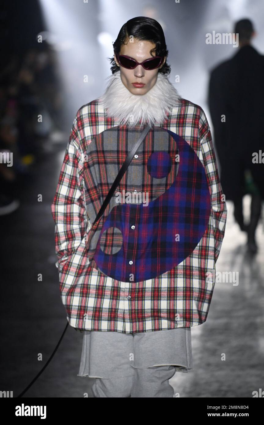 Mailand, Männer Fashion Week, Herbst Winter 2023 2024 Jordanluca Fashion Show - Moda Uomo Herbst Winter 2023 2024 Jordanluca Fashion Show Bild: Modell Stockfoto