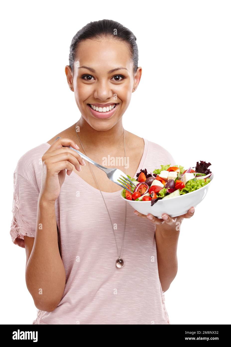Frau, essen Salat und gesundes Essen mit Diät und Ernährung, Entgiftung und Wellness isoliert auf weißem Hintergrund. Gemüse, Porträt und Bio mit Stockfoto
