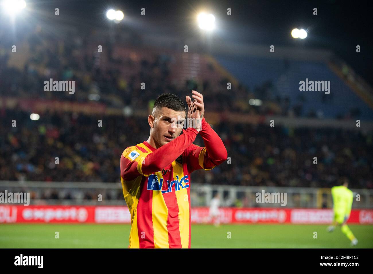 14. Januar 2023, Rom, Italien: Gabriel Strefezza, Stürmer von Lecce während des Fußballspiels der italienischen Meisterschaft Serie A zwischen US Lecce und AC Mailand am 14. Januar 2023 im Stadion Via del Mare in Lecce, Italien - Photo Marco Verri/DPPI/LiveMedia. (Kreditbild: © Marco Verri/LPS via ZUMA Press) NUR REDAKTIONELLE VERWENDUNG! Nicht für den kommerziellen GEBRAUCH! Kredit: Zuma Press/Alamy Live News Stockfoto