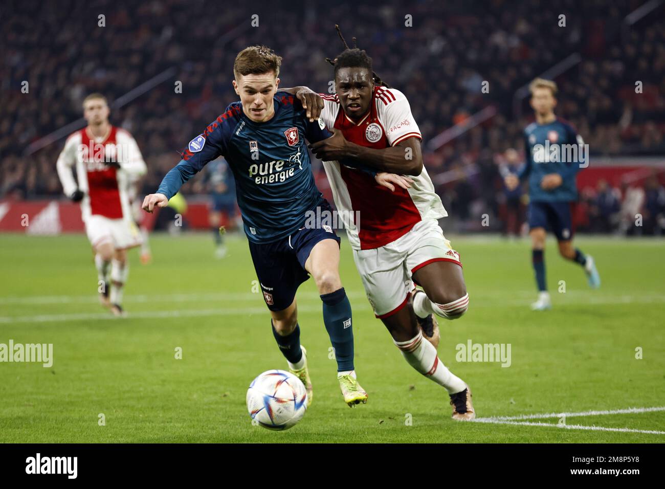 Niederlande. 14. Januar 2023. AMSTERDAM - (lr) Daan Rots vom FC Twente, Calvin Bassey von Ajax während des niederländischen Premier-League-Spiels zwischen Ajax Amsterdam und FC Twente in der Johan Cruijff Arena am 14. Januar 2023 in Amsterdam, Niederlande. ANP MAURICE VAN STONE Credit: ANP/Alamy Live News Stockfoto