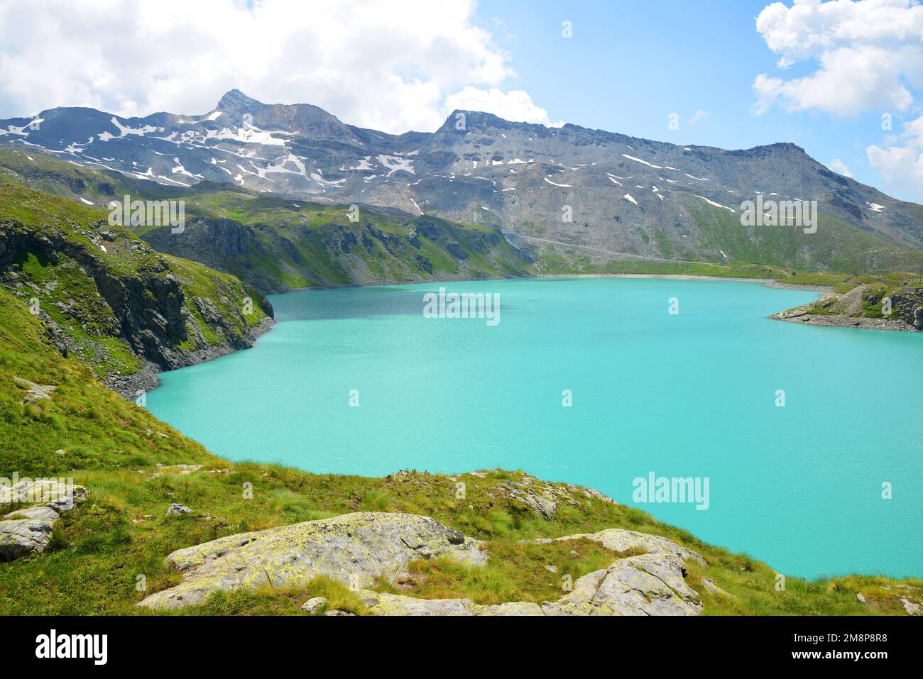 Bergsee Lac de Goillet, Aostatal, Italien. Sommerlandschaft in den Alpen. Stockfoto