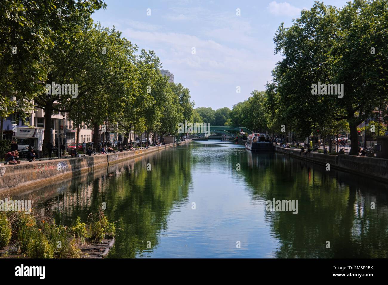 Paris, Frankreich - Mai 2022: Blick auf den Canal Saint-Martin Stockfoto