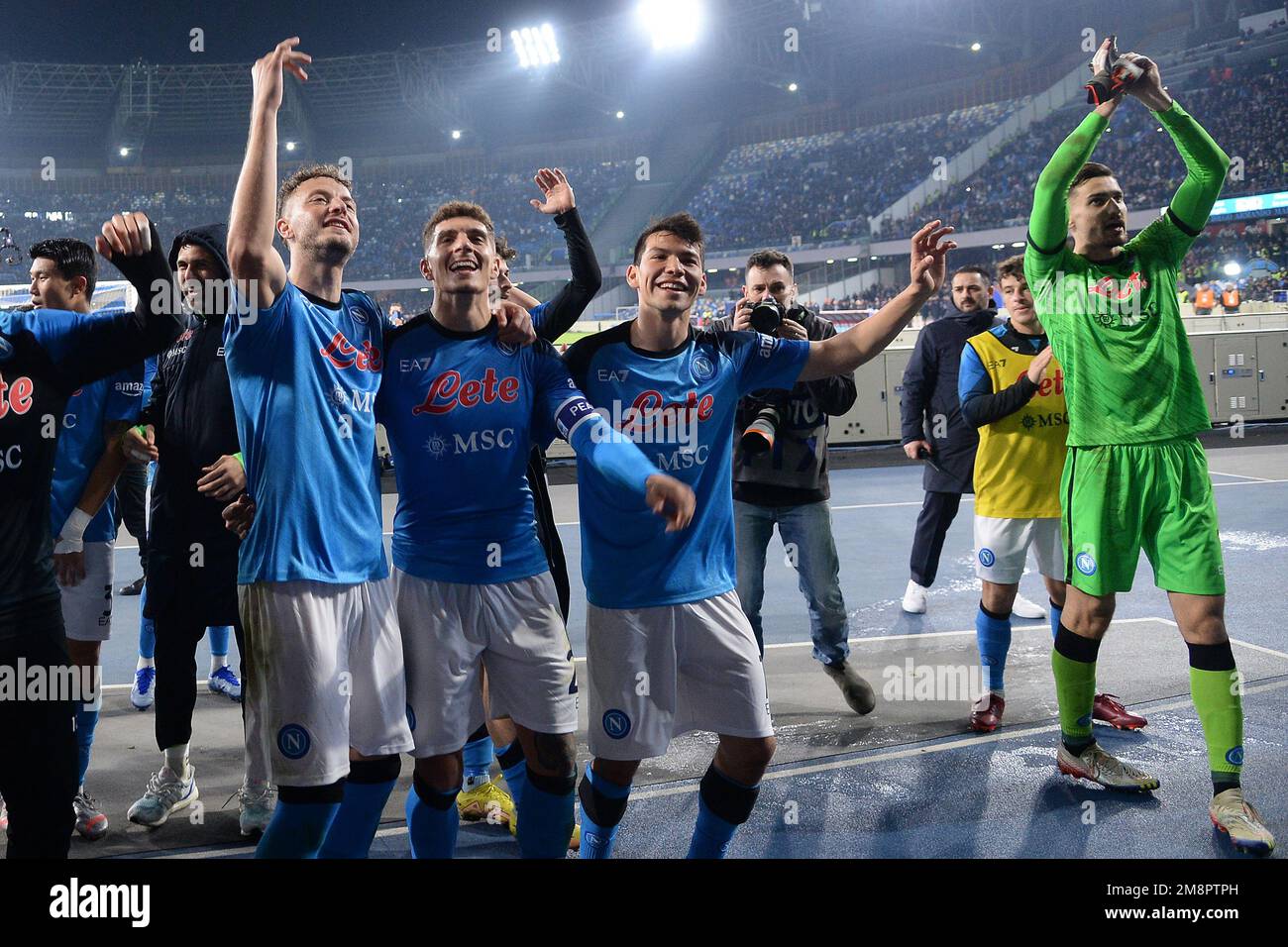 SALERNO, ITALIEN – JANUAR 13: Die Spieler der SSC Napoli feiern den Sieg  nach dem Spiel der Serie A zwischen SSC Napoli und dem FC Juventus im  Stadio Diego A Stockfotografie - Alamy