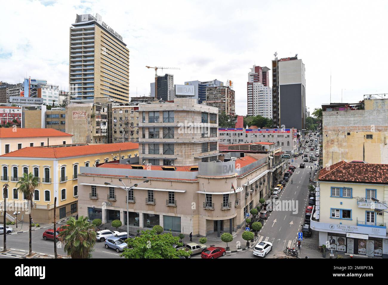 Luanda. 13. Januar 2023. Dieses Foto wurde am 13. Januar 2023 aufgenommen und zeigt das Stadtbild von Luanda, der Hauptstadt von Angola. Kredit: Chen Cheng/Xinhua/Alamy Live News Stockfoto