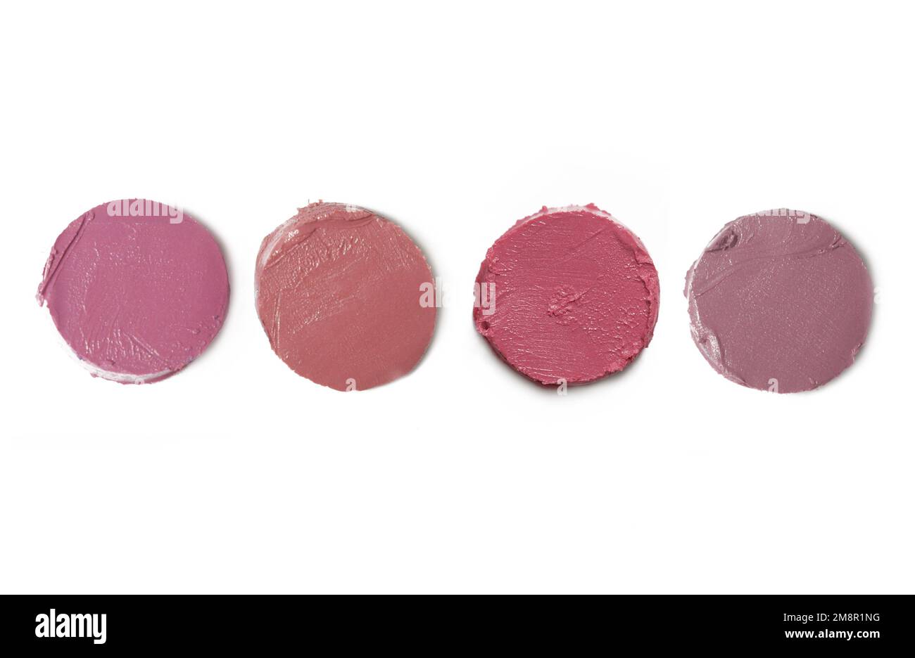 Lippenstift- und Schattenschnitte auf weißem Hintergrund isoliert Stockfoto