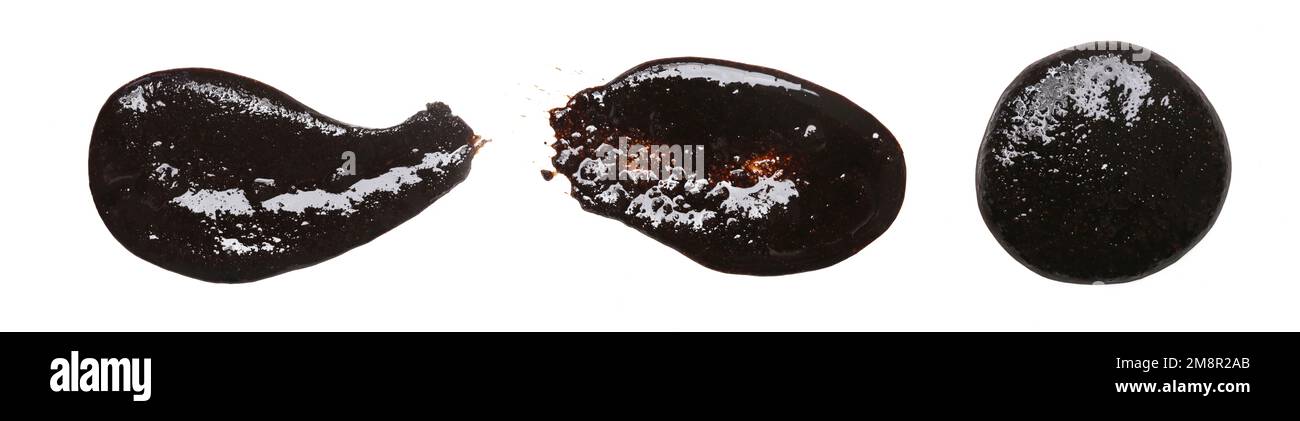 Kaffee Peeling, Ton oder dunkle Gesichtsmaske Schlaganfall isoliert auf weißeCoffee Peeling, Ton oder dunkle Gesichtsmaske Schlaganfall isoliert auf weiß Stockfoto