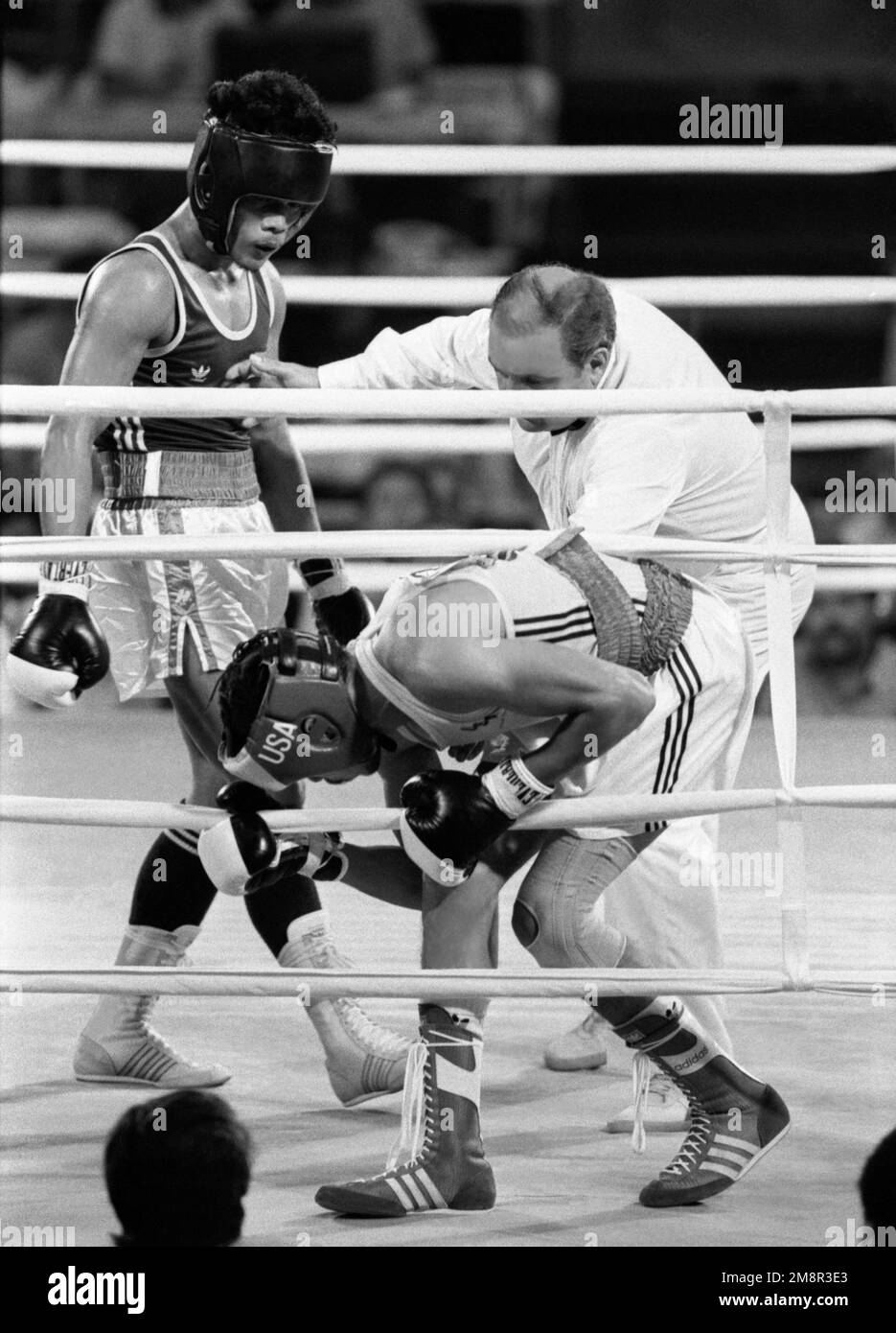 OLYMPISCHE SOMMERSPIELE in LOS ANGELES 1984: BOXEN von Jerry Page USA gegen Thai Dhawee Umponmaha in 63,5 kg Stockfoto