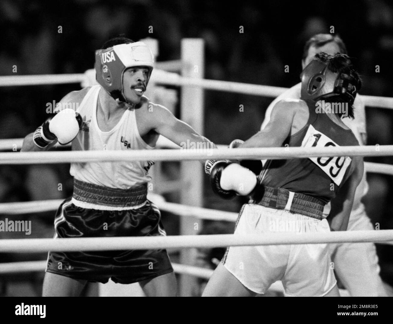 OLYMPISCHE SOMMERSPIELE in LOS ANGELES 1984, BOXEN Jerry Page USA gegen Octavic Robles Mexico in 63,5 kg Stockfoto