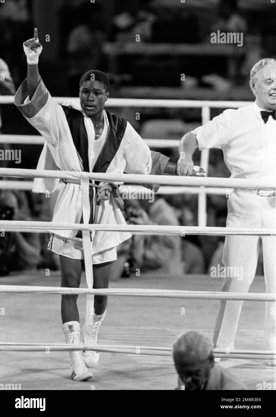 OLYMPISCHE SOMMERSPIELE in LOS ANGELES 1984: TYRELL Biggs USA NACH Sieg gegen Francesco Damiani Italien in +91 kg Stockfoto