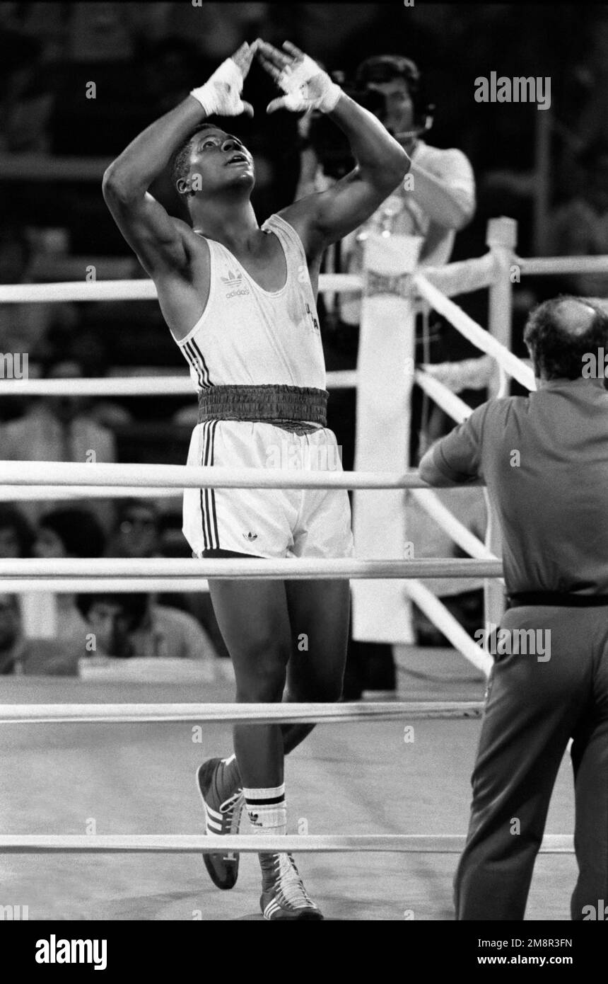 OLYMPISCHE SOMMERSPIELE in LOS ANGELES 1984: TYRELL Biggs USA NACH Sieg gegen Francesco Damiani Italien in +91 kg Stockfoto
