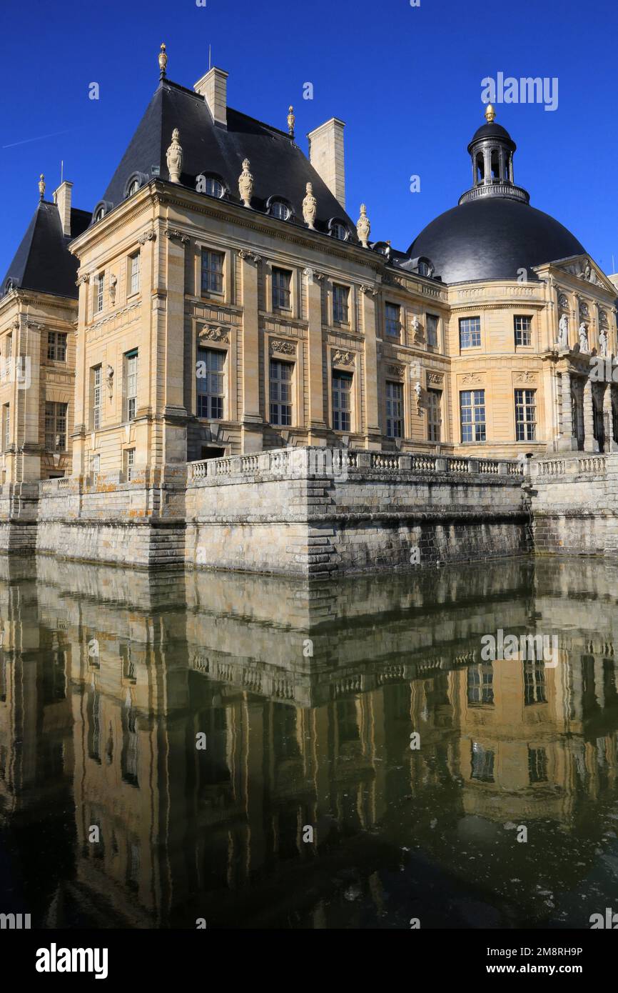 Fossés. Fassade Sud. Château de Vaux-le-Vicomte. (1658-1661). Frankreich. Europa. / Gräbt. Südfassade. Schloss Vaux-le-Vicomte. (1658-1661). Frankreich. Europ Stockfoto