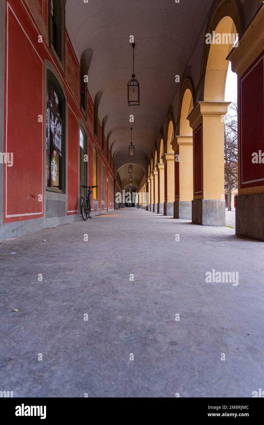 Ein vertikales Bild der Ecken in München, Bayern, Deutschland Stockfoto