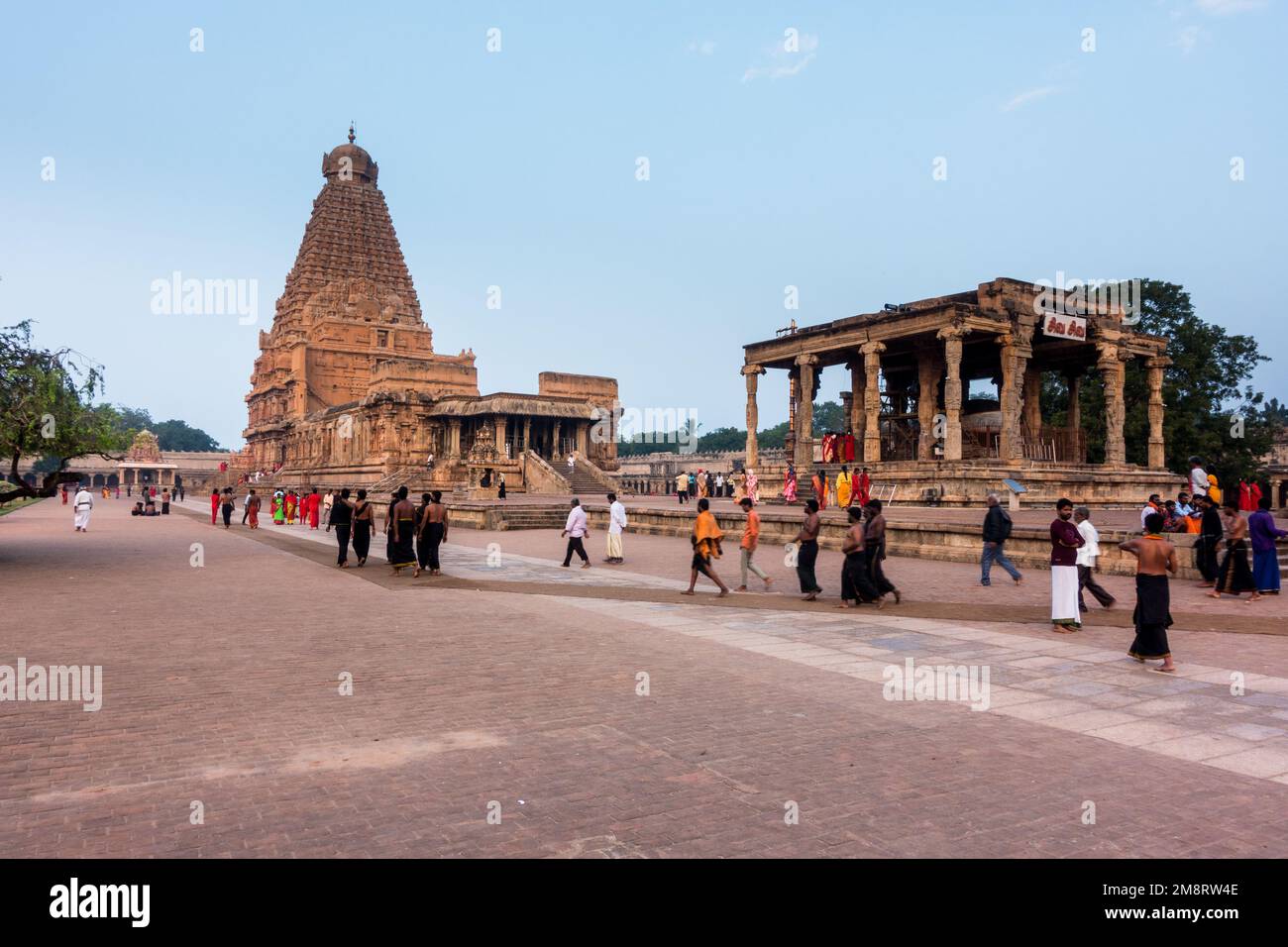 Brihadisvara Tempel mit Blick auf die Nandhi Mandapam Stockfoto