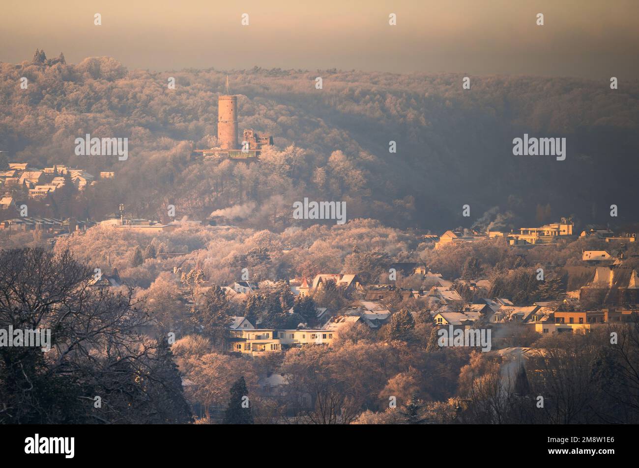 Schloss Godesburg in Bonn Bad Godesberg im Winter bei Sonnenaufgang und Schnee Stockfoto