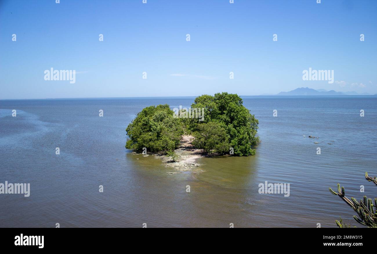 Pequena ilha Baia Sepetiba Stockfoto