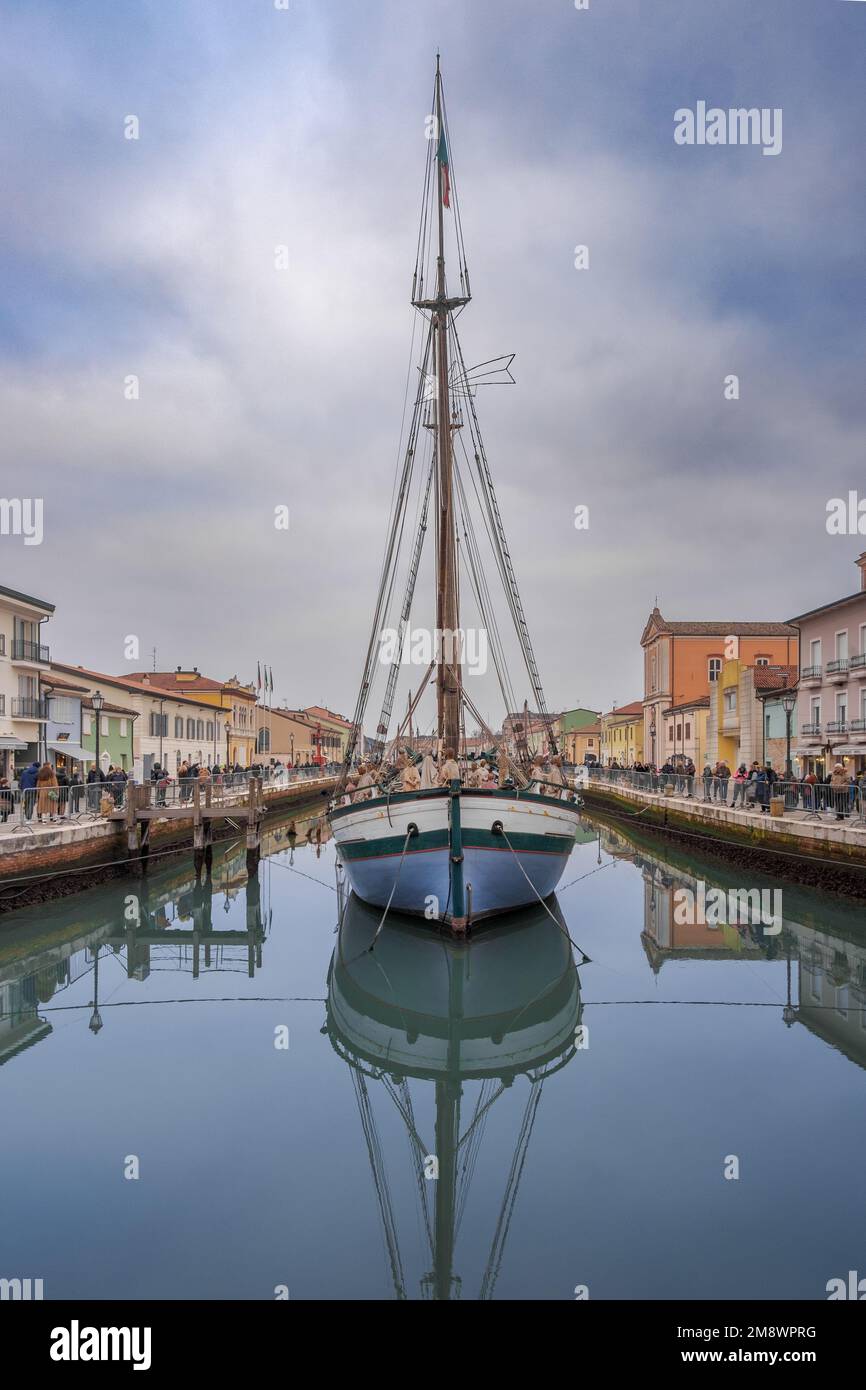 01-06-23: Italien, schwimmende Geburtsszene der Marineria, Winterfestival in Cesenatico, Provinz Forlì und Cesena, Emilia-Romagna. Stockfoto