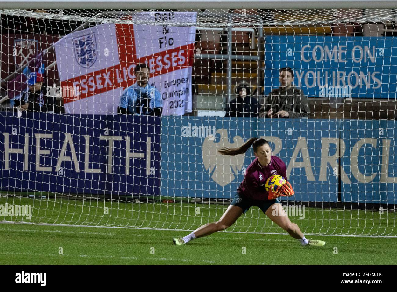 UK. 15. Januar 2023. London, England, 15. Januar 2023 Sophie Hillyerd (28 West Ham) wärmt sich vor dem Barclays FA Womens Super League-Spiel zwischen West Ham United und Manchester City im Chigwell Construction Stadium in London auf (PEDRO PORRU, Pedro Porru/ SPP). Guthaben: SPP Sport Press Photo. Alamy Live News Stockfoto