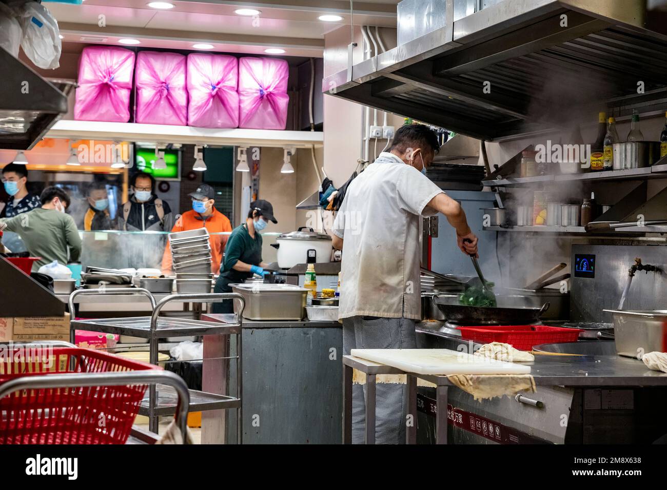Chinesische Restaurants beginnen wieder zu öffnen, während die Pandemie Regeln gesenkt werden, Hongkong, China. Stockfoto