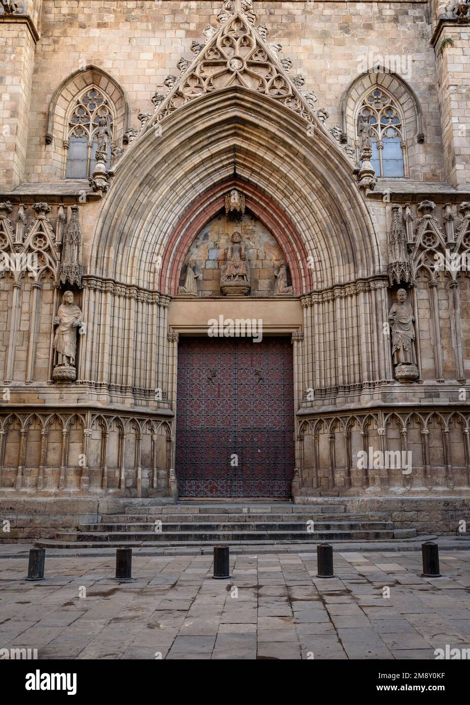 Gotische Eingangstür zur Basilika Santa Maria del Mar (Barcelona, Katalonien, Spanien) ESP: Portada de entrada gótica a Santa Maria del Mar Stockfoto
