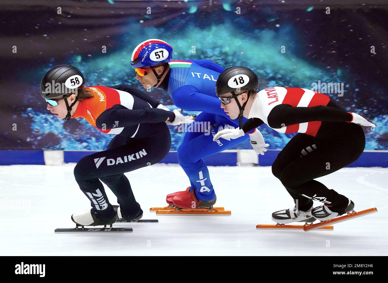 Jens van het Wout (NED), Reinis Berzins (LAT) und Pietro Sighel (ITA) bei 1000m der ISU-Kurzstrecke der Europameisterschaft am 15. Januar 2023 in Hala Olivia in Danzig, Polen. Kredit: SCS/Soenar Chamid/AFLO/Alamy Live News Stockfoto