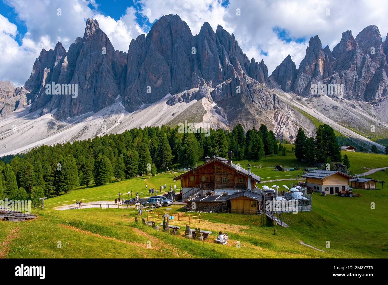 Geisler Alm, Dolomiten Italien, Wandern in den Bergen von Val Di Funes in den italienischen Dolomiten, Naturpark Geisler-Puez mit Geisler Alm in Südtirol. Italien Europa zanser alm Stockfoto