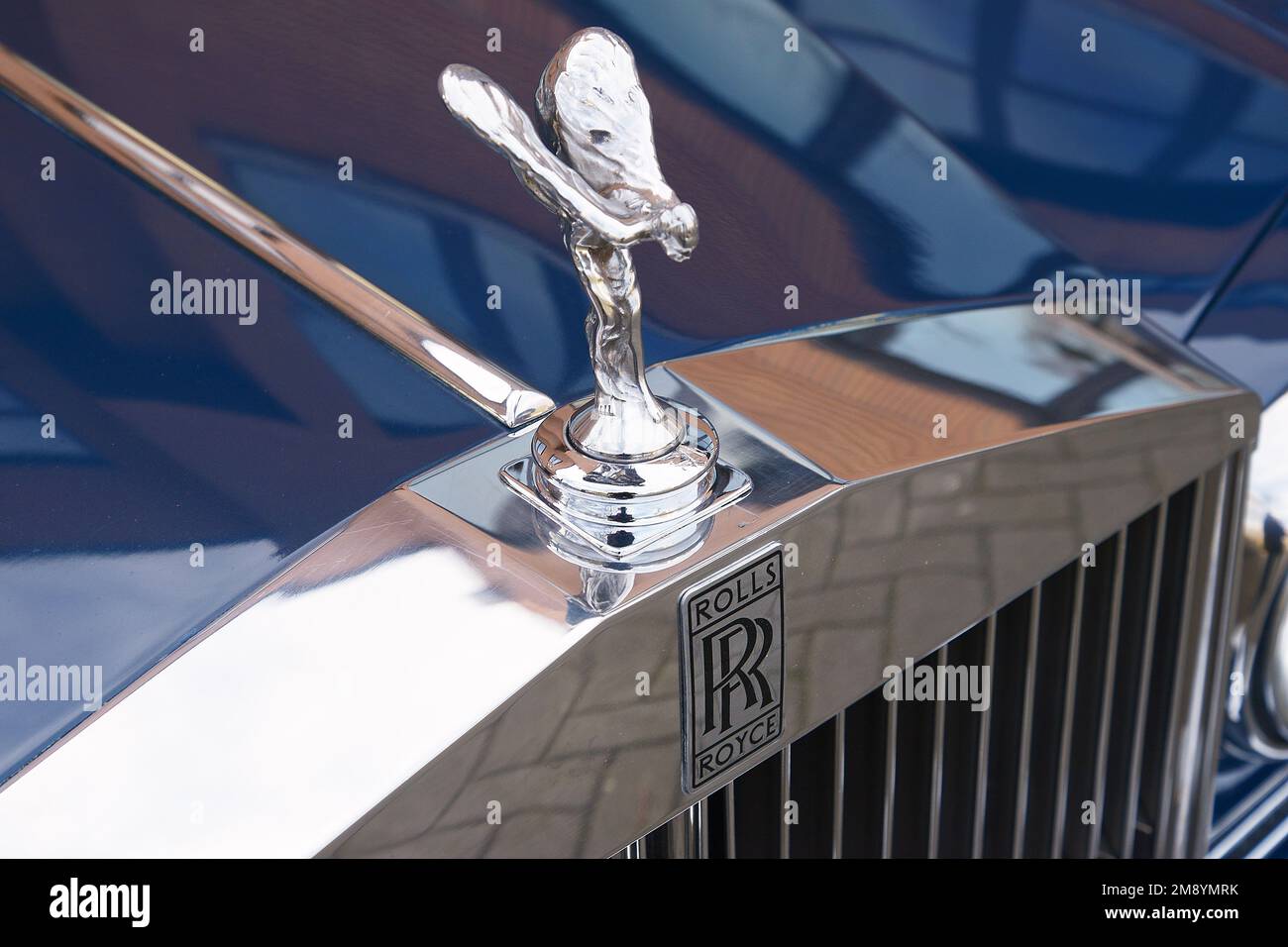 Brüssel, Belgien -07. Januar 2023: Brötchen Royce mit dem berühmten Winged Emblem Maskottchen am 07. januar 2023 in Brüssel, Belgien Stockfoto
