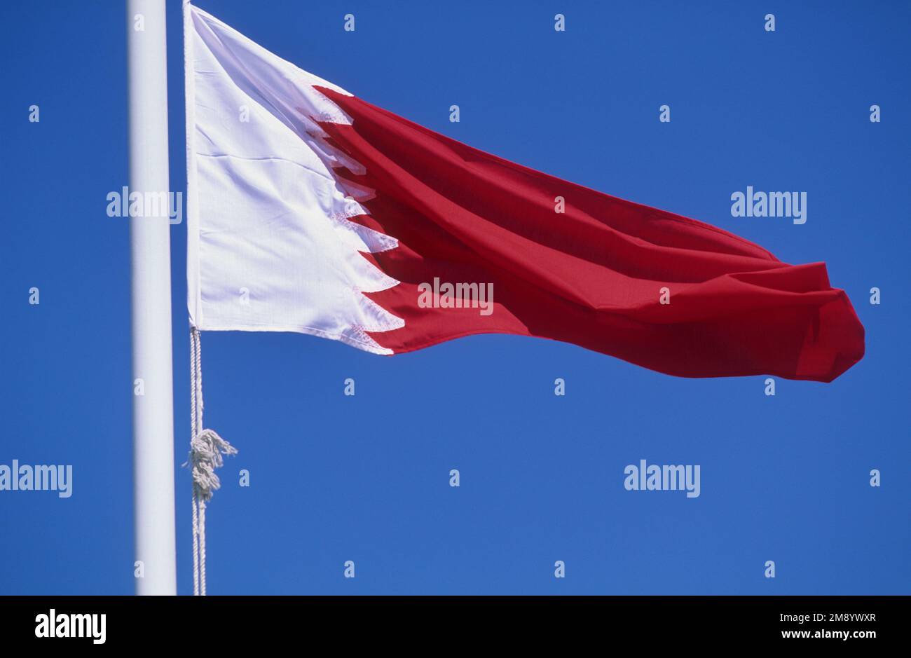 Nationalflagge von Bahrain. Stockfoto
