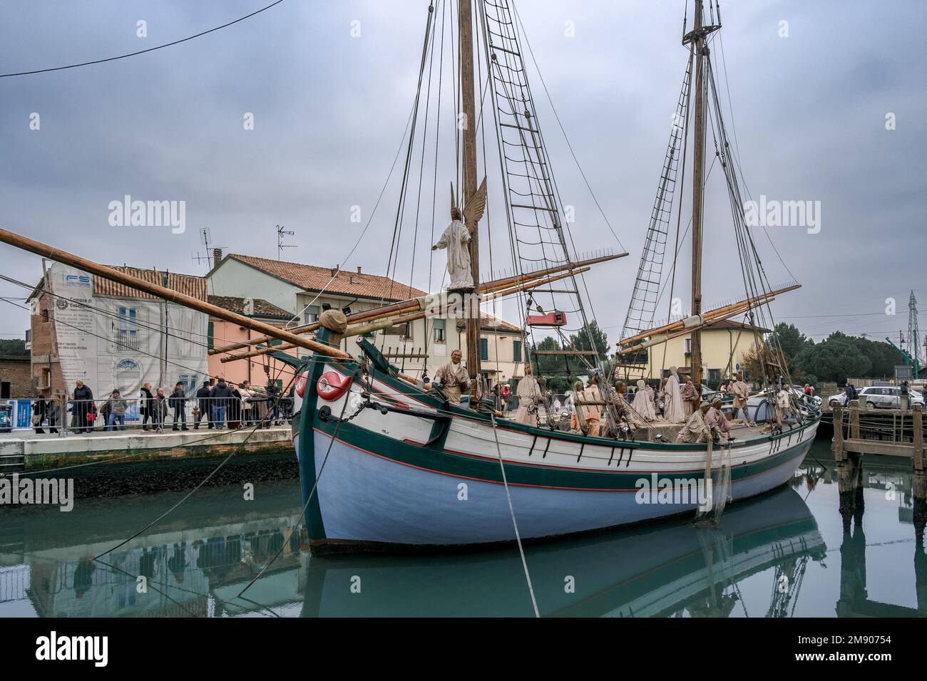 01-06-23: Italien, schwimmende Geburtsszene der Marineria, Winterfestival in Cesenatico, Provinz Forlì und Cesena, Emilia-Romagna. Stockfoto