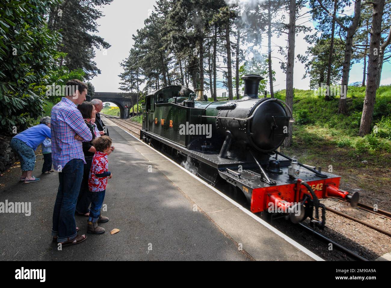 Eine Lokomotive der Klasse 5542 der Great Western Railway 4575 in Winchcombe in den Cotswolds in Großbritannien. Es ist Teil des Gloucestershire Warwickshire Steam Rai Stockfoto