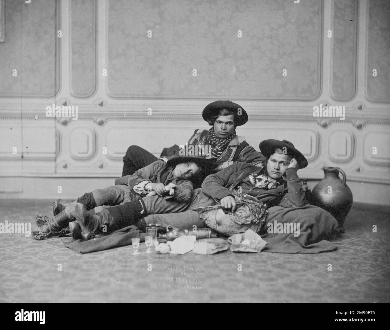 Jacob Wothly - italienische Hirten bei einem inszenierten Picknick in einem Fotostudio - 1864 Stockfoto