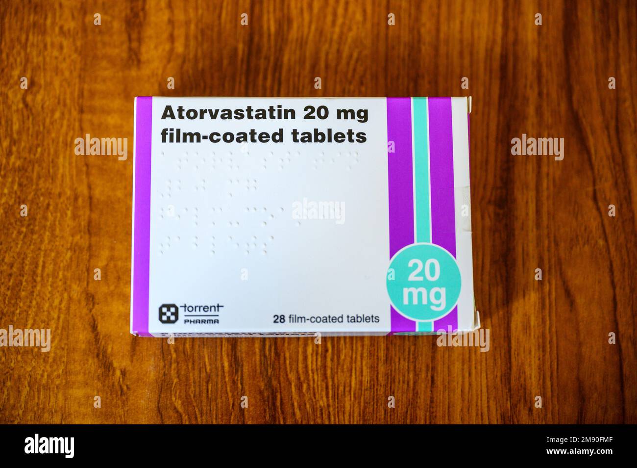 Atorvastatin 20 mg Filmtabletten zur Kontrolle des Cholesterinspiegels. Stockfoto