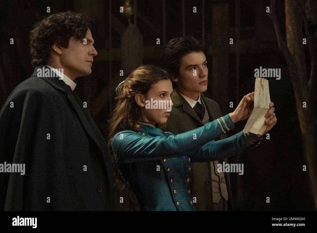 ENOLA HOLMES 2 (2022) HENRY CAVILL MILLIE BOBBY BROWN LOUIS REBHUHN HARY BRADBEER (DIR) NETFLIX/MOVIESTORE KOLLEKTION Stockfoto