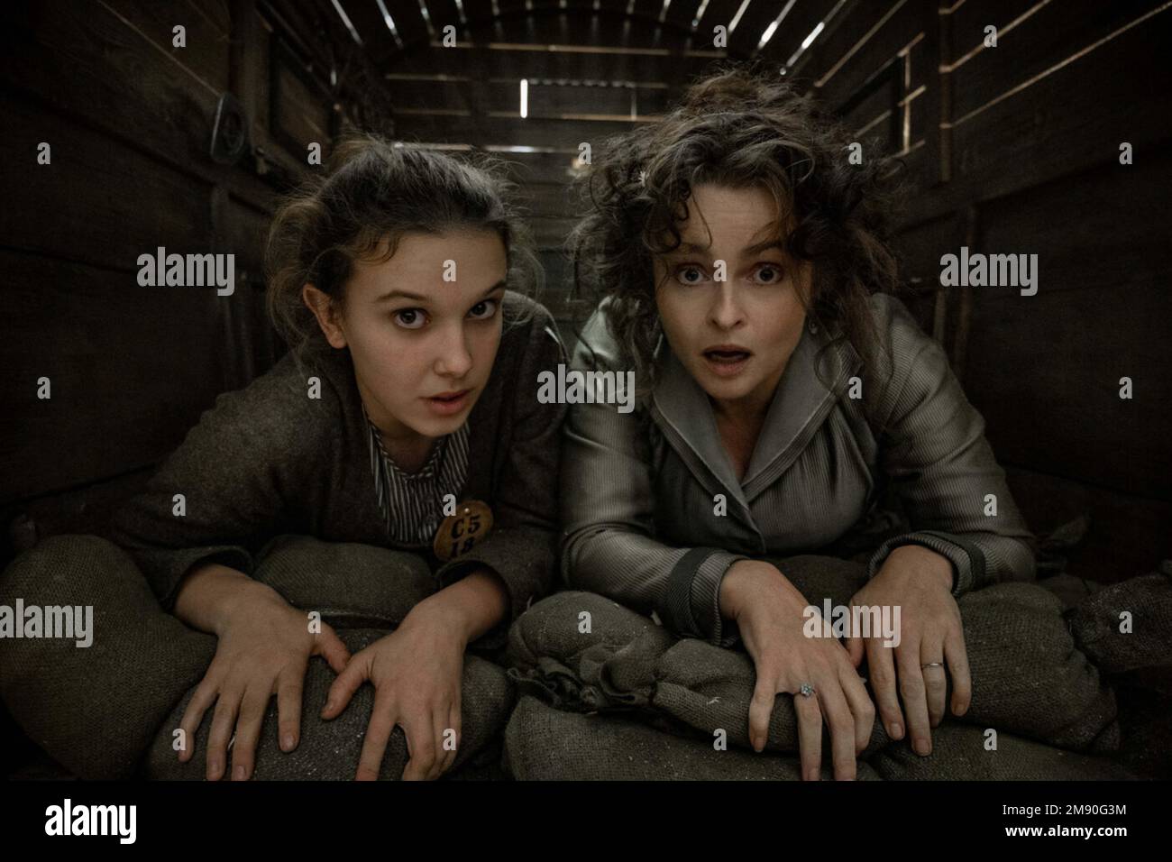 ENOLA HOLMES 2 (2022) MILLIE BOBBY BROWN HELENA BONHAM CARTER HARY BRADBEER (DIR) NETFLIX/MOVIESTORE KOLLEKTION Stockfoto
